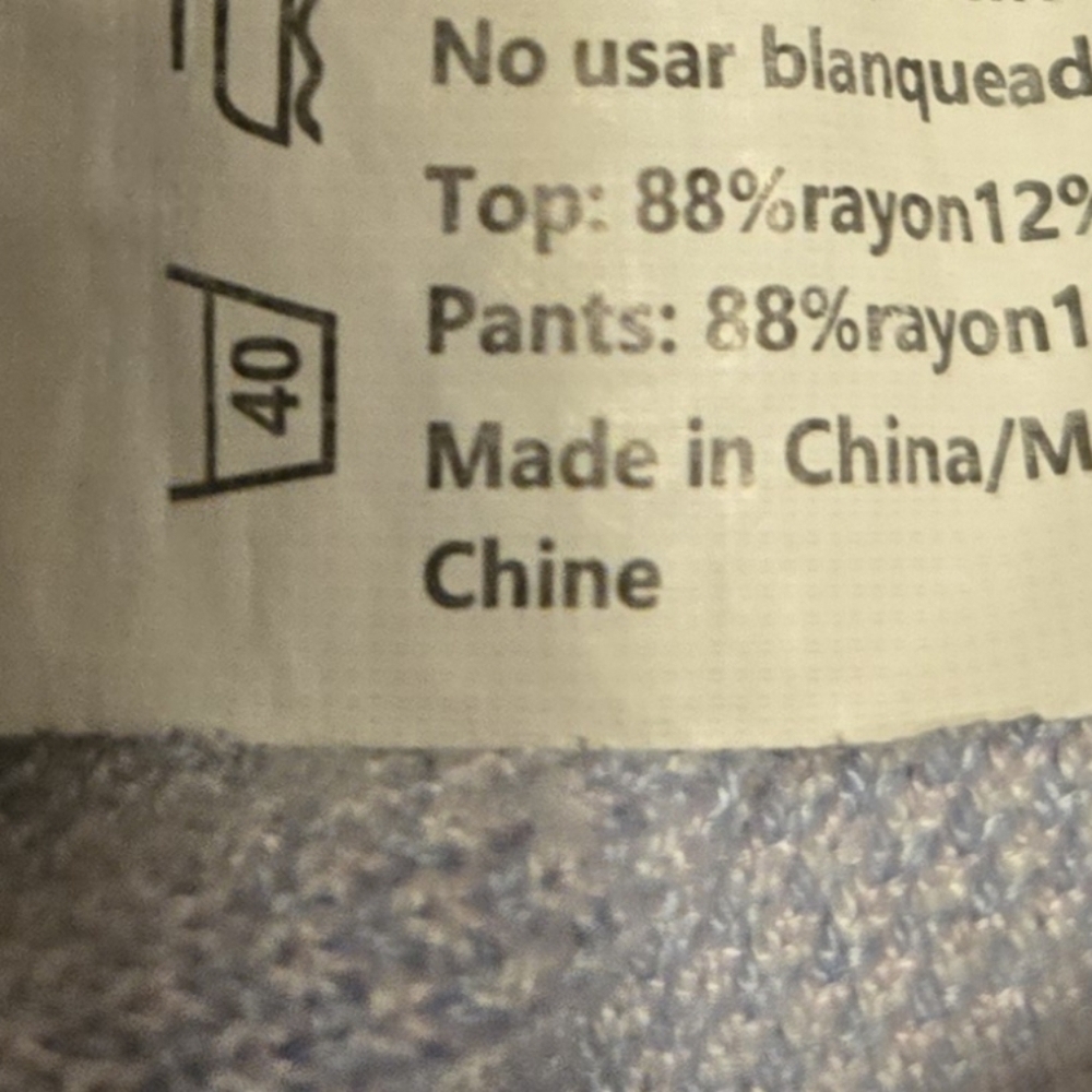 Ekouaer Daisy Pajama Top Size Large Has Staining On Sleeves - Picture 9 of 9